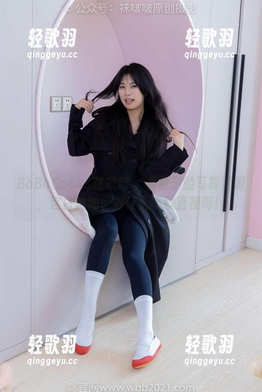 BoBoSocks袜啵啵 - 看稚予的写真资源，这白丝油亮得让人不敢直视啊！