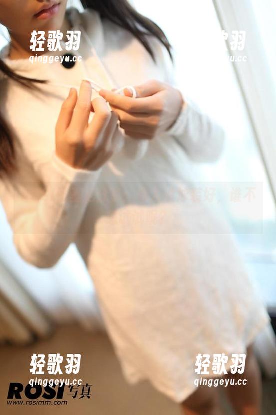 ROSI比基尼分享：有人说泳装好，谁不想试试呢？