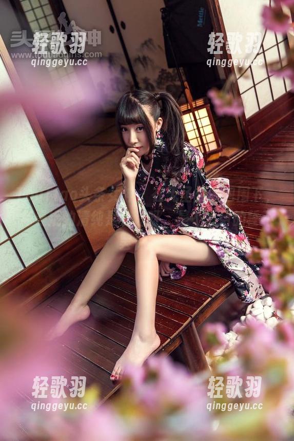 TouTiao头条女神 - 在无圣光的包围下，杨曼妮的清纯是个迷呀，是不达目的誓不罢休吗？