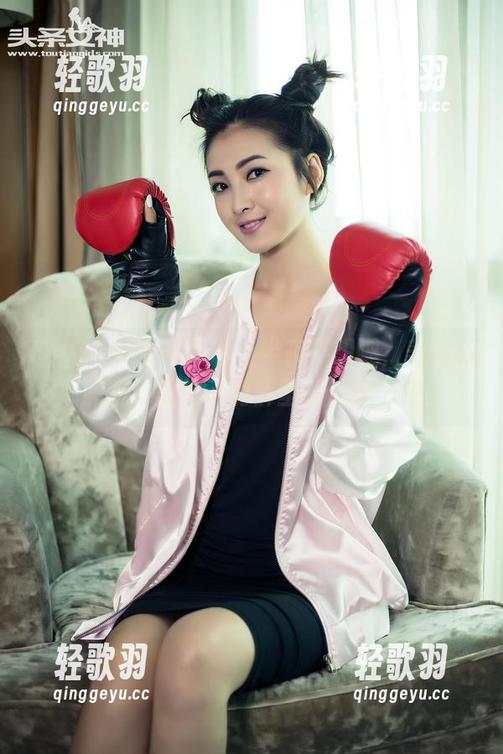 TouTiao头条女神 - 半夜不想睡，美图渐渐亮起，美纳子的裤里丝值得一瞧！
