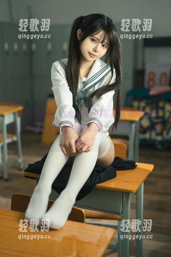 不止于私房，rua阮阮的写真里有股小翠花的任性，穿上她的衣服，我和花儿一样飘逸？