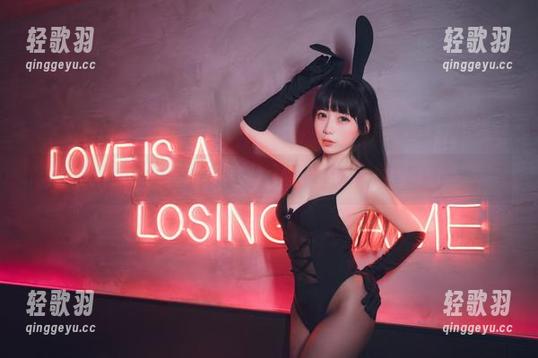 走入usejan蓝蓝的浴室——图包里藏着的青春滴答声