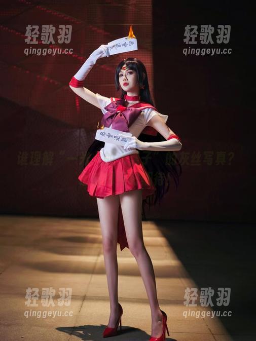 谁理解“一米八的大梨子”的灰丝写真？最新瞬间好期待！