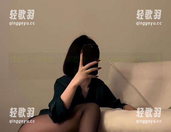 微密圈 - 保守的二舅妈图集：一位天使的派对时刻，谁能拒绝？