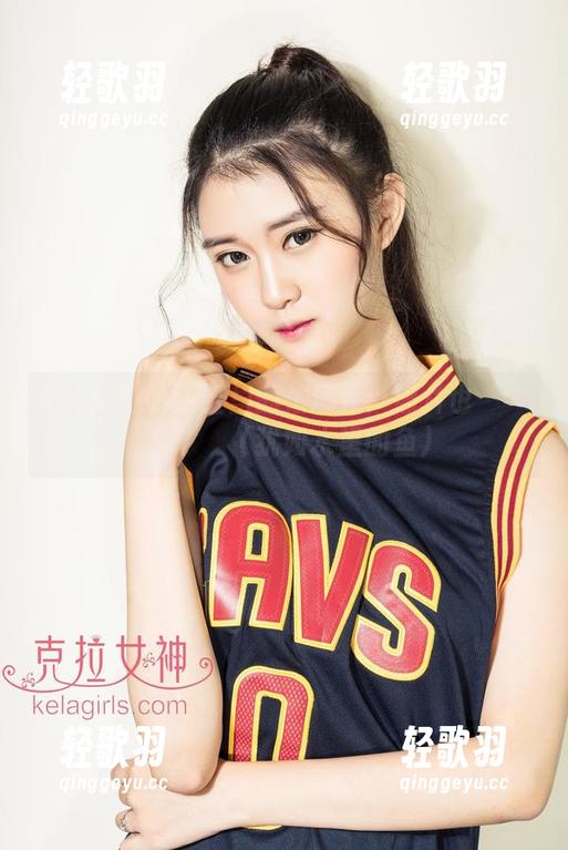 克拉女神 - 浴缸里的依娜丝：照片也להתחְלֵל（犹如水里的鱼）