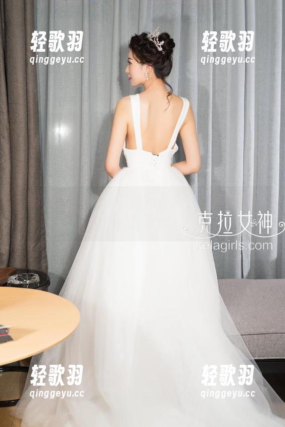 克拉女神 - 落落私拍新风潮：立脚也能惬心，简直没谁了！