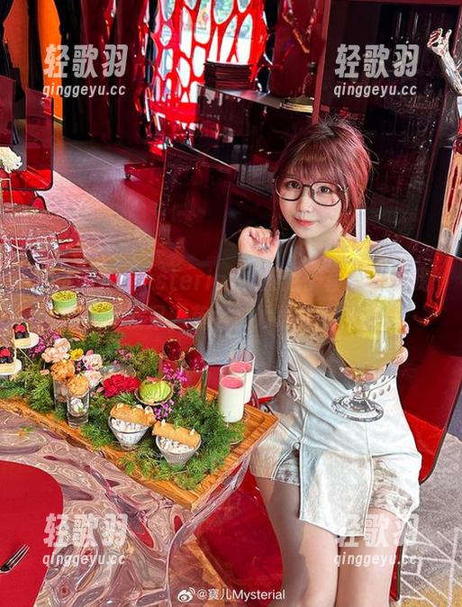 精选宝儿mysterial的索尼子套图，让我停下来发呆，莫名其妙心头有点热。