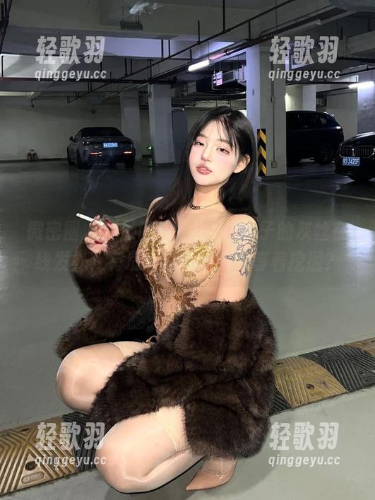 微密圈 - 环顾四周，小u优优子的灰丝在线发光，有没有意外的资源等着挖掘？