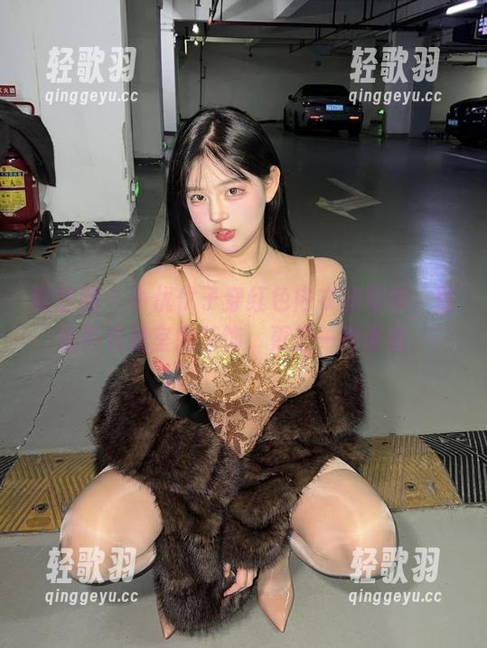微密圈 - 小优优子穿红色内衣的写真，壁纸不只是室内装饰，更是一种诱惑。