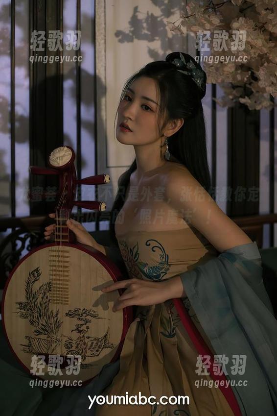 尤蜜荟 - 皮衣不只是外套，张恬恬教你定制出闪亮的‘照片魔法’！