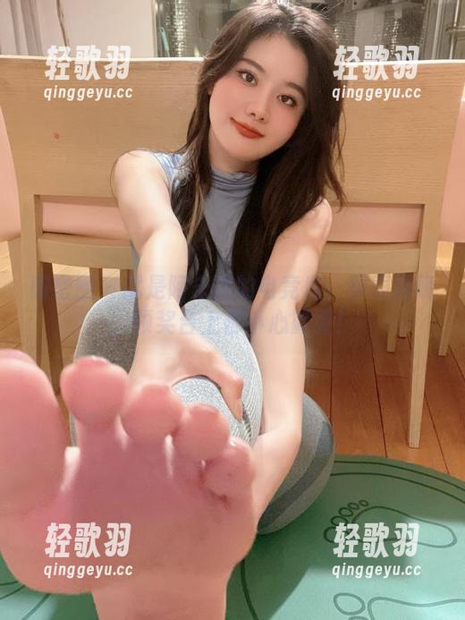 微密圈 - 就是阿朱啊的电竞房：原图揭晓，领奖台上都小心翼翼！