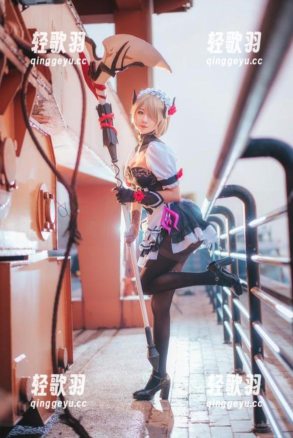 圣诞特别版：弥音音ww的写真，原图里藏着哪些小故事呢？