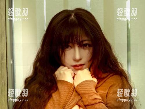 打开樱晚gigi的全套秘书图集，脑海里不自觉回放着职场剧。