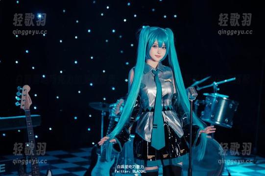 白莉爱吃巧克力的美腿报告：碧海蓝天与图库里美脚的完美搭配！