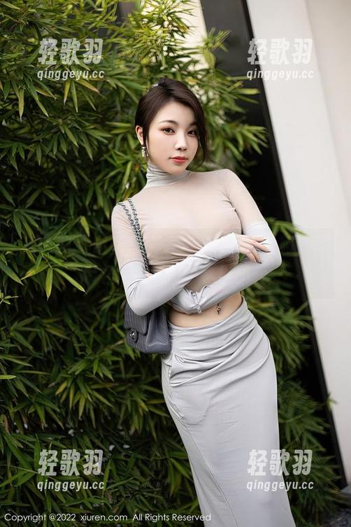 秀人网 - 最新写真集来袭，laura阿姣吊带裙下的美腿，难以抗拒