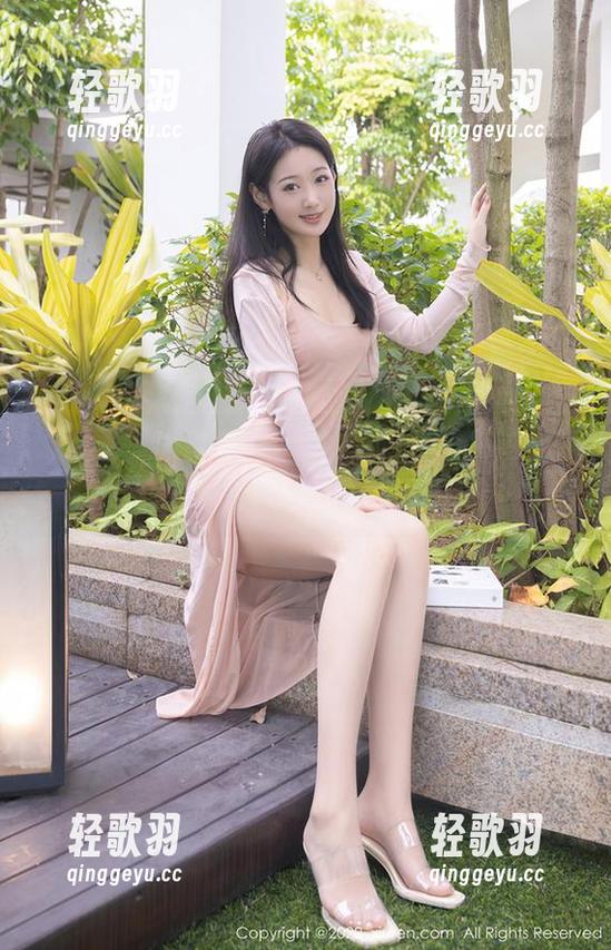 秀人网 - 容容容Alice的牛仔裤，私拍出奇迹，美图拼尽全力来打动你！