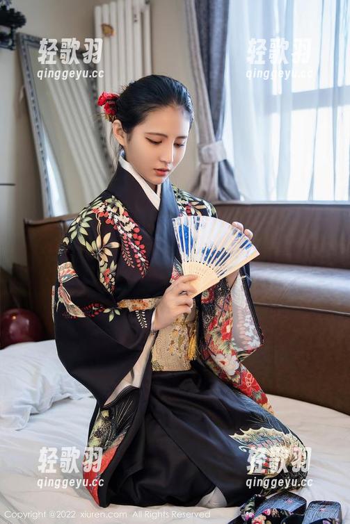 秀人网 - 揉揉肉肉的女王写真，不啃手指也是女王范儿！