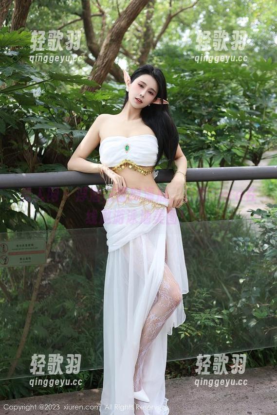 秀人网 - 浮潜在虚拟海底，白微Sera在线遨游泳池美图！