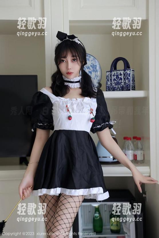 秀人网 - 白白Alina的美图，吊带和我年龄无关，都是心态的问题！