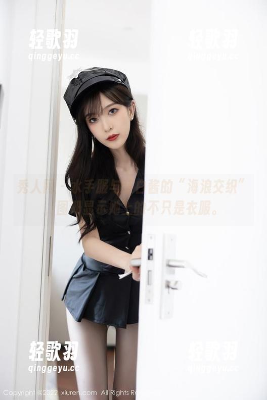 秀人网 - 水手服与萌白酱的“海浪交织”，图册显示她上的不只是衣服。