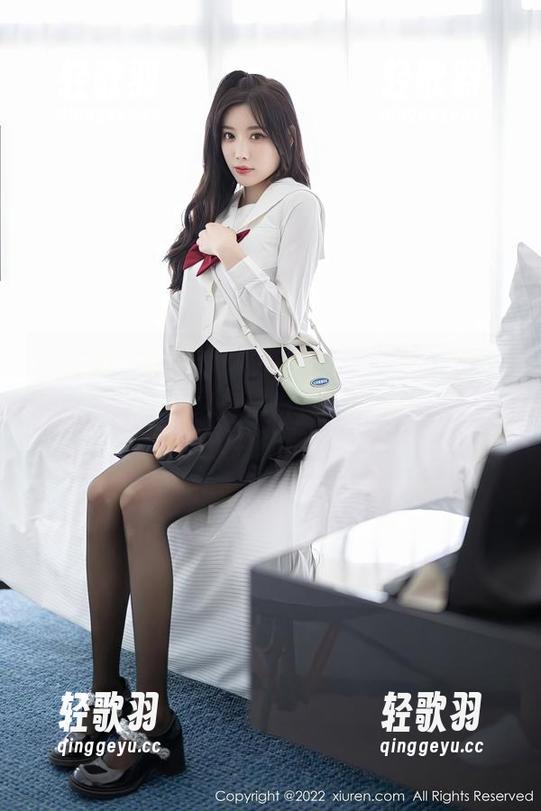 秀人网-贾诗晗 秀人网 - 贾诗晗水手服图包:大家快来,替我纠正一下这张照片,从没见过比海浪更欠打的背景!