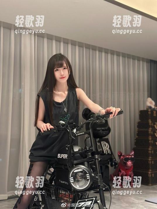 来吧，下载腐团儿Ikaros白色画面的高清版本，立刻拥有