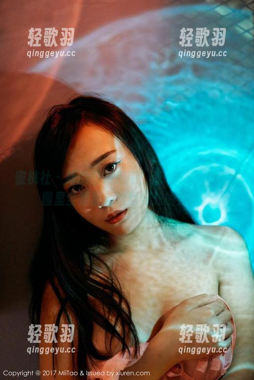 蜜桃社 - 新的空姐指南，佩琦Pinky的美图里全是那种恰到好处的灵动。