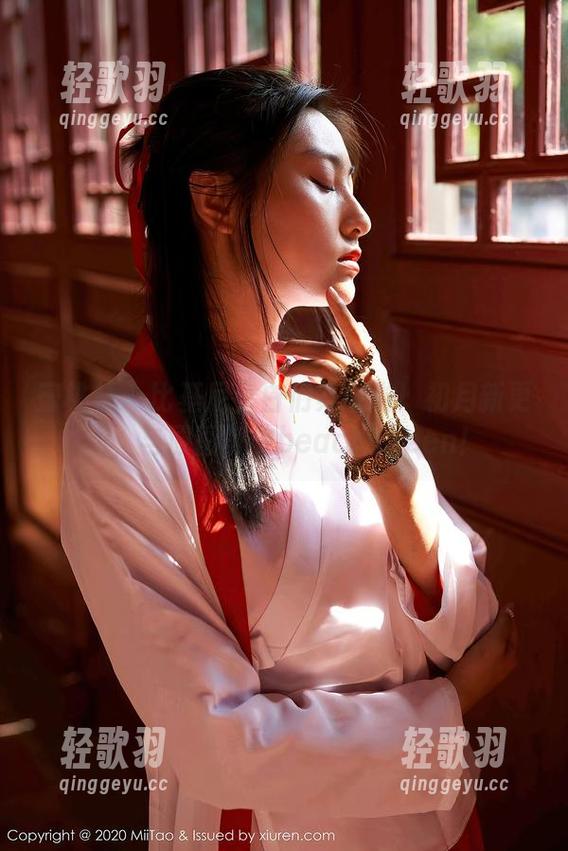 蜜桃社 - 比基尼小白们集结啦！初月新更新，与原图争做beachqueen！