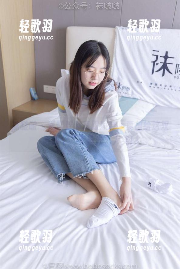 袜啵啵 - 看雪糕穿高跟凉鞋，真想给这双鞋颁个“无圣光”大奖！