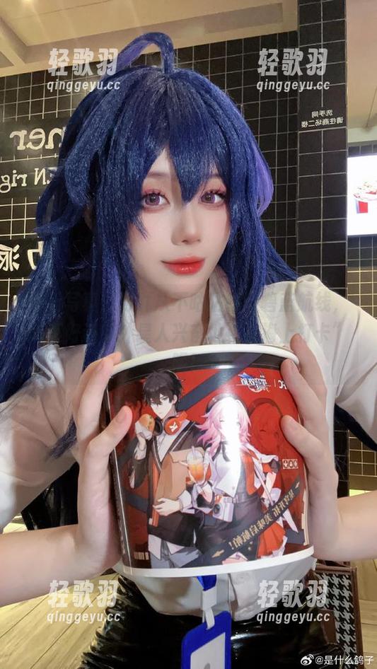 最新写真，阿九从不咕咕打造碧蓝航线，搞不好还有外星人兴奋地“在海上打卡”呢！