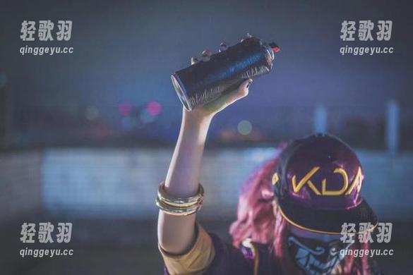 还原原图：看阿薰kaOri学姐的礼服与内衣，原来微妙之处都在细节里。